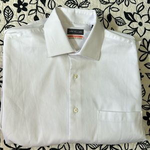 (755) NWT Mens long sleeve dress shirt by Van Heusen. Size 15–33/33 medium.
